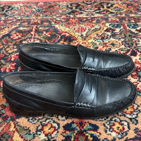 Cole Haan Women’s Black Leather Loafer, Size 9. - Picture 4 of 6
